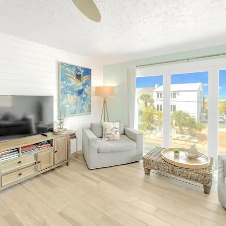 Oceanview, In Village, 20-Steps To Path Of Best Beach, Tiki-Bar, Free Bikes And Paddle-Boards!